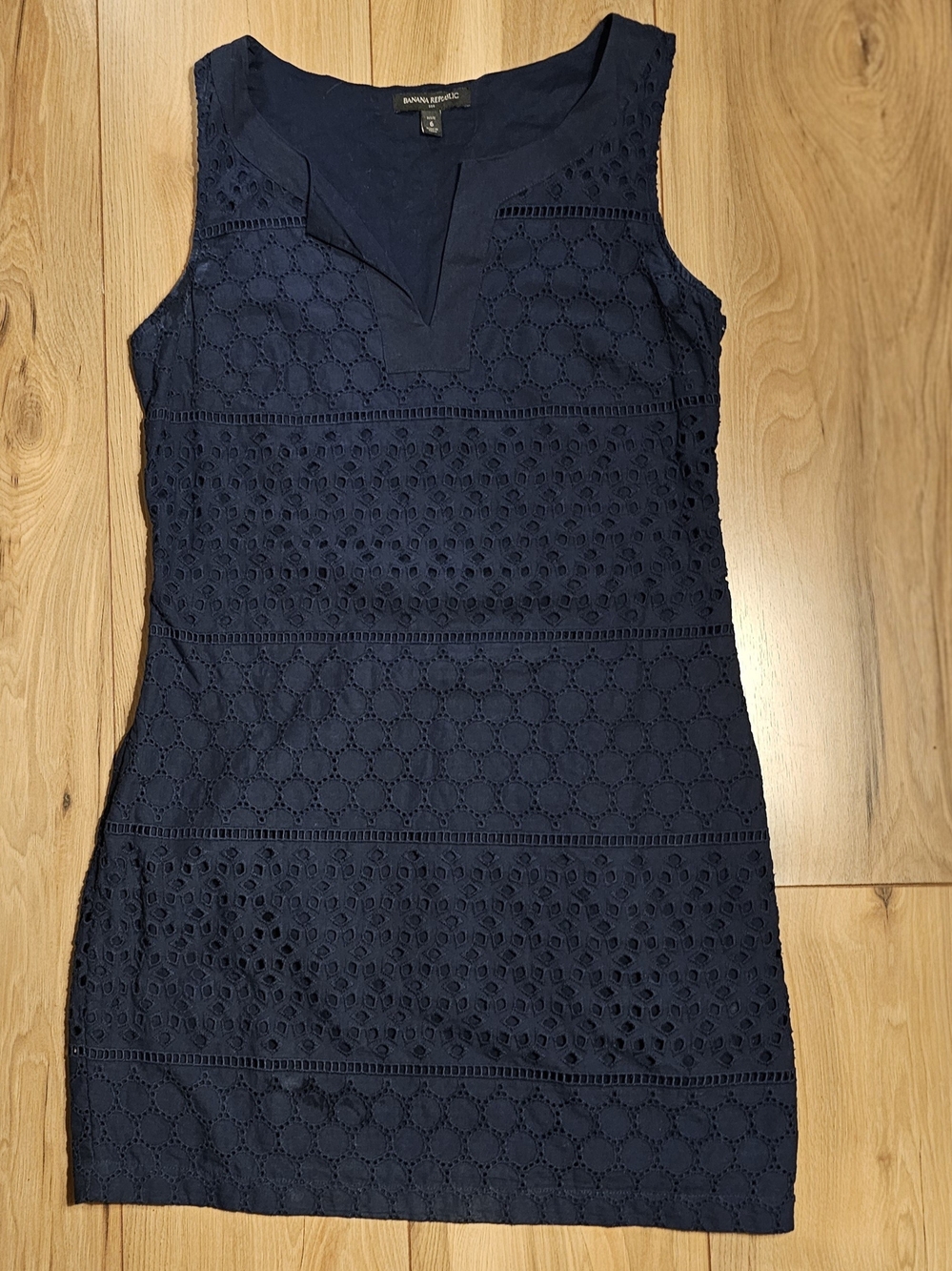 Banana Republic Navy Eyelet Sleeveless Midi Dress. Sz 6 womens dress. Lined